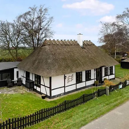 Nyaraló Cosy Half-timbered House On Lolland *